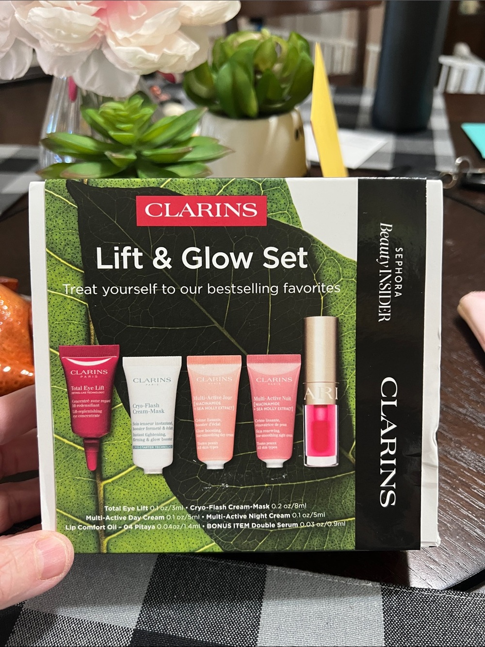 New Clarins Lift & Glow Set - Green and Pink